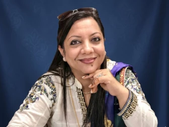 امریکی میڈیکیڈ فراڈ کیس میں سزا پانے والی پاکستانی خاتون ذکیہ خان کو قید کی سزا (فوٹو؛ امریکی میڈیا)