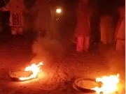 کراچی؛ باغ کورنگی روڈ پر علاقہ مکینوں کا بجلی اور پانی کی عدم فراہمی پر احتجاج