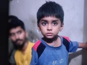 کراچی: شاہ لطیف ٹاؤن سے 3 ماہ قبل اغوا کیے جانے والا کمسن بچہ ڈرامائی انداز میں بازیاب