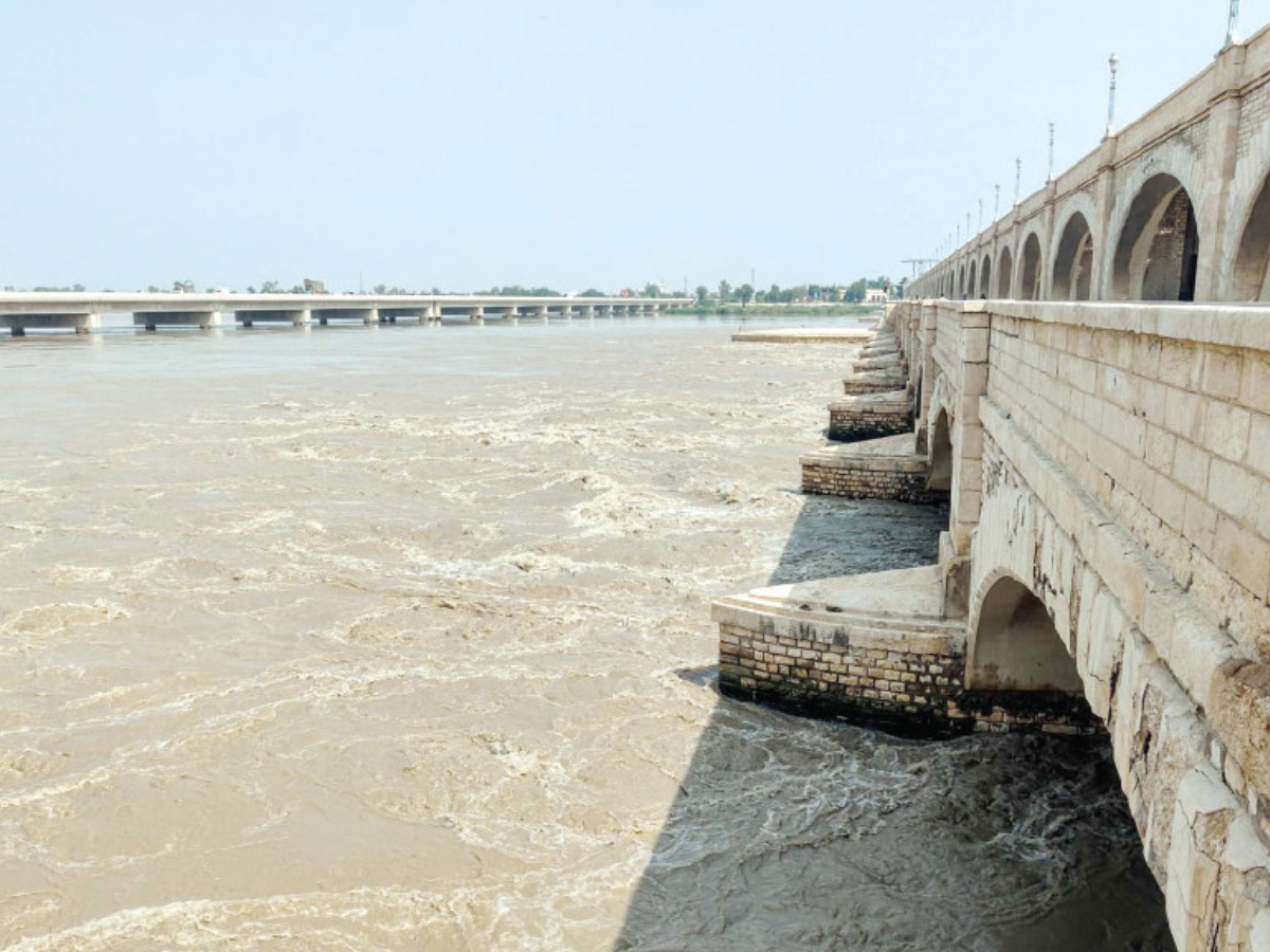 دریاؤں اور بیراجوں میں پانی کی آمد و اخراج کے تازہ ترین اعداد و شمار جاری