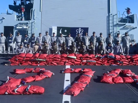 پاک بحریہ کا بحیرہ عرب میں اینٹی نارکوٹکس آپریشن، 30 لاکھ امریکی ڈالر  کی منشیات ضبط