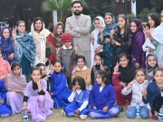 پشاور؛ یتیم اور بے سہارا بچیاں وزیر اعلیٰ سہیل آفریدی کی خصوصی مہمان بن گئیں