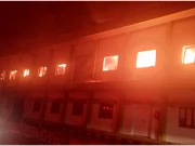 کراچی ایف بی ایریا میں فیکٹری میں آتشزدگی، فائر بریگیڈ کی 5 گاڑیاں آگ بجھانے میں مصروف