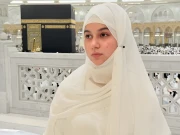 سامعہ حجاب نے عمرہ ادا کر لیا، سوشل میڈیا پر ویڈیوز اور تصاویر وائرل