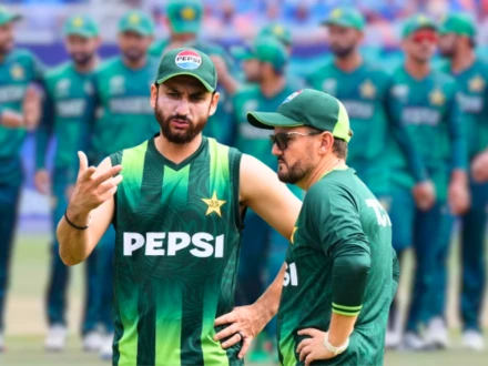 ٹی ٹوئنٹی ورلڈ کپ؛ ناقص کارکردگی پر کوچ کیساتھ کپتان کی کرسی بھی ہلنے لگی