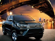 کراچی: ملیر میں ویگو گاڑی پل سے گر گئی، حادثے میں زخمی 2 بچے جاں بحق، 3 افراد زخمی