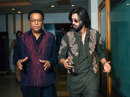 رشتے میں وہ ہمارے باپ لگتے ہیں، فہد مصطفیٰ کی والد کے ہمراہ تصاویر وائرل