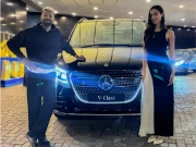 بھارتی کرکٹر ہاردک پانڈیا نے اپنی گرل فرینڈ کو قیمتی گاڑی مرسڈیز تحفے میں دے دی