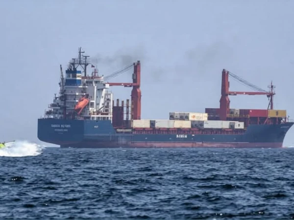 ایران نے آبنائے ہرمز میں 2 بحری جہازوں پر قبضے کی ویڈیو جاری کر دی