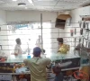 کراچی؛ بھینس کالونی میں موبائل شاپ میں ڈکیتی واردات کی سی سی ٹی وی  فوٹیج سامنے آگئی