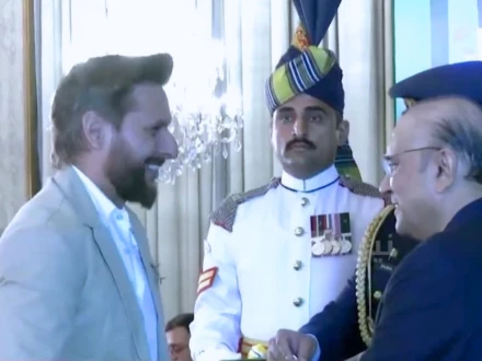 شاہد آفریدی کو کھیل کے شعبے میں نمایاں خدمات پر ہلالِ امتیاز سے نواز دیا گیا