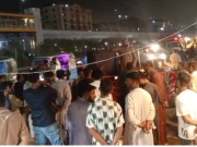 پانی کے بحران پر نارتھ کراچی کے مکینوں کا احتجاج، مظاہرین نے سڑک ٹریفک کیلیے بند کردی