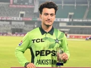معاذ صداقت فیلڈنگ کے دوران زخمی، سر زمین سے ٹکرانے کے بعد سائن بورڈ میں جا لگے