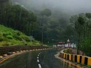 مری میں 48 گھنٹوں سے مسلسل بارش، ژالہ باری سے صورتحال خراب