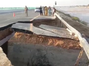 جلالپور پیروالا کے قریب موٹروے کا حصہ سیلاب میں بہہ گیا