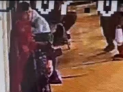 لاہور: سیوریج لائن میں گرنے کے واقعے سے قبل کی ماں بیٹی کی سی سی ٹی وی فوٹیج سامنے آگئی