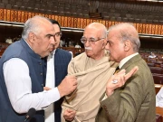 قومی اسمبلی  اجلاس میں حکومت اور اپوزیشن کے درمیان غیر معمولی سیاسی رابطے