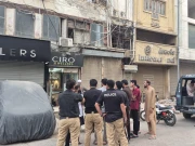 کراچی: جیولری شاپ پر چوری کی واردات، ملزمان شٹر توڑ کر دکان سے تجوری نکال کر فرار 