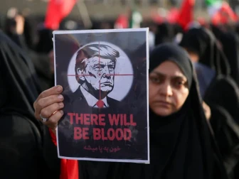 آیت اللہ خامنہ ای کی تجہیز وتکفین میں سرخ پرچم اور ٹرمپ سے انتقام کے نعرے