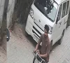کراچی: موٹر سائیکل سوارملزم گھر کی دہلیز پر کھڑی طالبہ سے موبائل چھین کر فرار