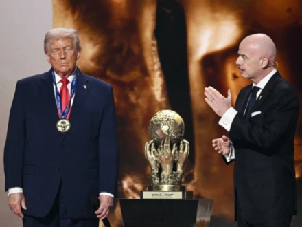 امریکی صدر ٹرمپ کو فیفا کے پہلے امن ایوارڈ سے نواز دیا گیا