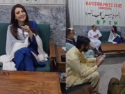 ریحام خان کی مانسہرہ پریس کلب میں گانا گانے کی ویڈیو سوشل میڈیا پر وائرل