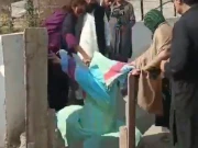 عمران خان کی بہن نورین نیازی نالے میں گرگئیں، ویڈیو وائرل