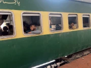 ریلوے حکام کے دعوؤں کے باوجود مسافر مشکلات کا شکار