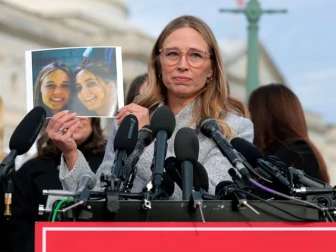 جیفری ایپسٹن جنسی اسکینڈل میں کم عمر لڑکیوں کو امریکی حکمرانوں کو فراہمی کے شواہد ملے تھے