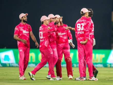 پی ایس ایل 11؛ اسلام آباد یونائٹیڈ نے کراچی کنگز کو 8 وکٹوں سے شکست دے دی