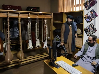 طالبان حکام نے موسیقی کے آلات کو نذرآتش کردیا