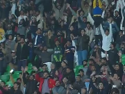 نیشنل اسٹیڈیم کراچی میں جنوبی افریقہ کے خلاف شاندار کامیابی پر تماشائیوں کا جشن