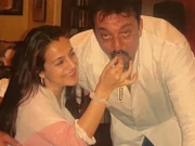 سنجے دت نے جڑواں بچوں کی پیدائش پر گیتا اور قرآن تحفے میں دیا، امیشا پٹیل کا انکشاف 