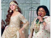 شازیہ منظور نے جان بوجھ کر دھکے دے کر ریمپ واک کے دوران اسٹیج پر گرایا، علیزے شاہ