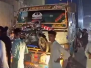 کراچی: ٹریلر نے موٹر سائیکل سواروں کو روند ڈالا، ایک نوجوان جاں بحق دوسرا شدید زخمی