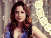 فلم میں کام کے بدلے نامور ہدایتکاروں کی غیر اخلاقی ڈیمانڈز؛ اداکارہ نے کچا چٹھا کھول دیا 