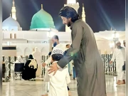 عمران اشرف نے بیٹے کے ہمراہ عمرے کی سعادت حاصل کی 