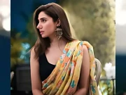 ماہرہ خان کی ساڑھی خریدنے کی ویڈیو؛ ریڑھی سے مفت میں امرود بھی لیا 