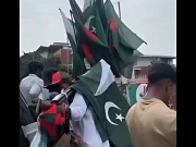 بنگلادیش میں سبز ہلالی پرچموں کی بہار؛ یوم آزادی پر پاکستانی جھنڈوں کی ریکارڈ فروخت 