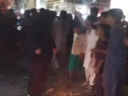 کراچی: لیاقت آباد میں دو روز سے بجلی کی عدم فراہمی پر علاقہ مکینوں کا احتجاج