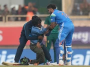 بھارت اور جنوبی افریقا کے میچ میں مداح میدان میں گھس کر ویرات کوہلی سے جا لپٹا