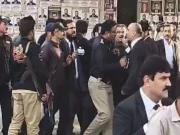 کراچی: اعلیٰ عدالت کے باہر وکلاء کا پولیس پر تشدد، ملزم کو گرفتاری سے بچانے کی کوشش ناکام
