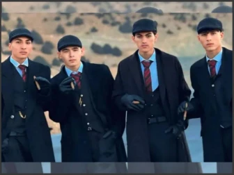 افغانستان: برطانوی سیریز پیکی بلائنڈرز سے متاثرہ لباس پہننے پر چار نوجوان گرفتار