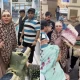 راکھی ساونت کی عمرہ ادائیگی کے بعد لوگوں میں جائے نماز تقسیم کرنے کی ویڈیو وائرل
