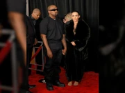 کانیے ویسٹ اور بیانکا کو گریمی ایوارڈز میں نازیبا حرکت کی وجہ سے لاکھوں ڈالرز کے نقصان کا خدشہ