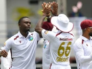 پیٹ کمنز کو نامناسب اشارہ کرنے پر ویسٹ انڈیز کے فاسٹ بولر کو جرمانہ