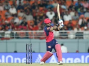 پراگ نے آئی پی ایل میں لگاتار 6 بالز پر چھکے لگا دیے