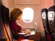  پیسے بچانے کیلیے خاتون روزانہ ہوائی جہاز پر دفتر آنے جانے لگی