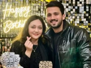 رجب بٹ کو اہلیہ کے ساتھ نامناسب رویہ اختیار کرنے پر تنقید کا سامنا