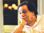 قادر خان کی زندگی کا وہ دردناک پہلو جب وہ مسجد کے باہر بھیک مانگنے پر مجبور ہوگئے